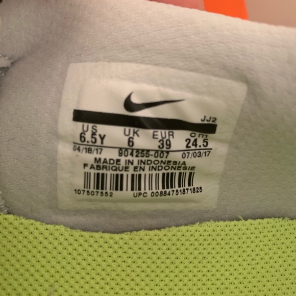 BRAND NEW Nike Free RN Size 6.5Y (Woman size 8) - Picture 4 of 7